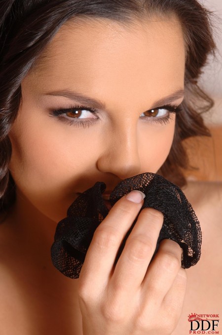 Эв Анджел: соблазнительная фотосессия в постели