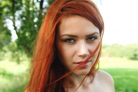 Счастливая летняя фотосессия в природе