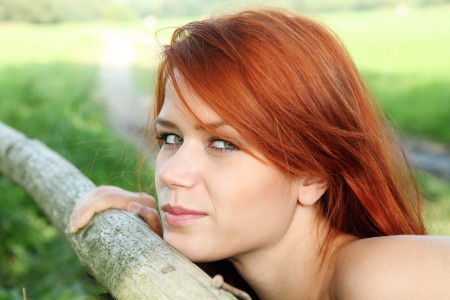 Счастливая летняя фотосессия в природе