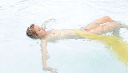 Летняя элегантность: девушка Эдвидж в природе