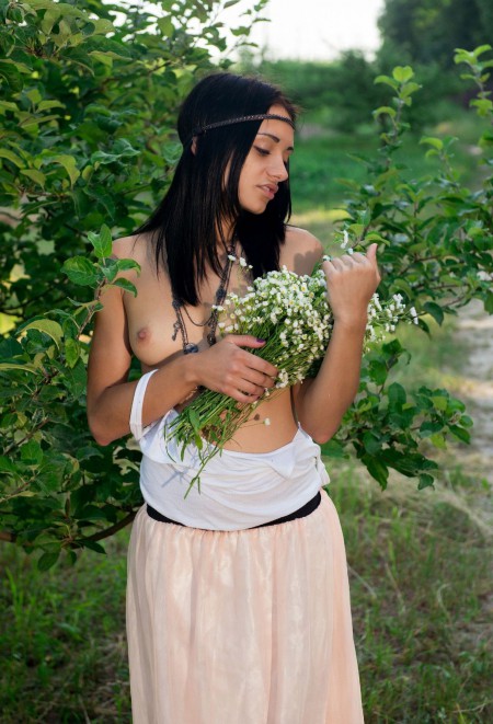 Летняя элегантность: Валери А на природе