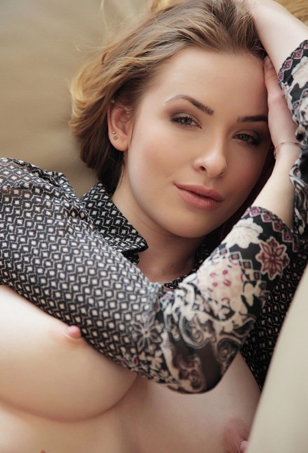 Элегантная Дана: фотосессия в белье