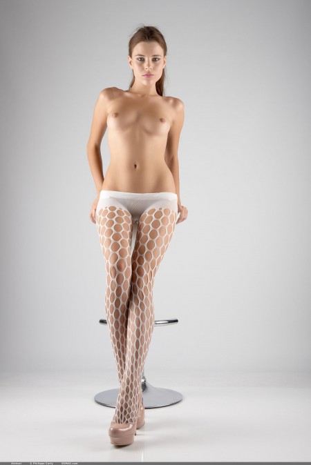 Изящная Валерия: эротический фотосет