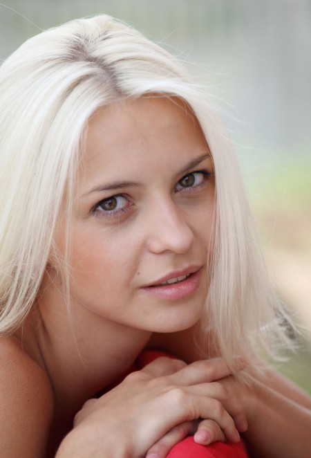 Летнее счастье: эротический фотосет с Викой А