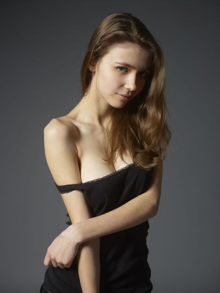 Искушение: модель Milla A в студии