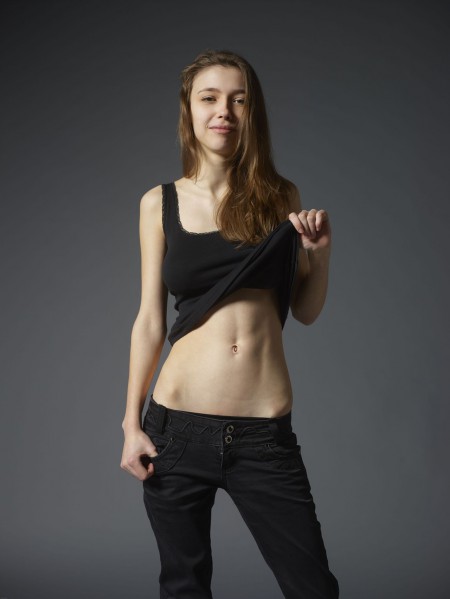 Искушение: модель Milla A. в студии