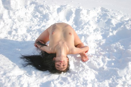 Веселая Zemfira: радость лета и зимы