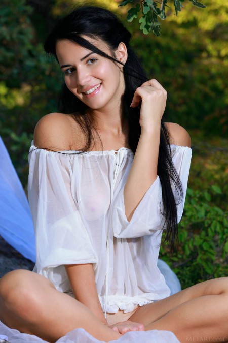 Лола Маррон: летняя сенсуальность под открытым небом