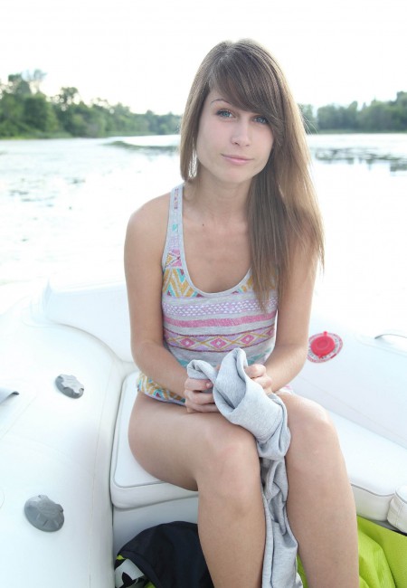 Летняя радость: эротическая фотосессия с Мией А.