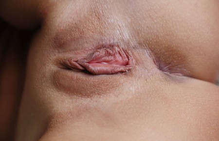 Изящная модель Зельда в домашней обстановке