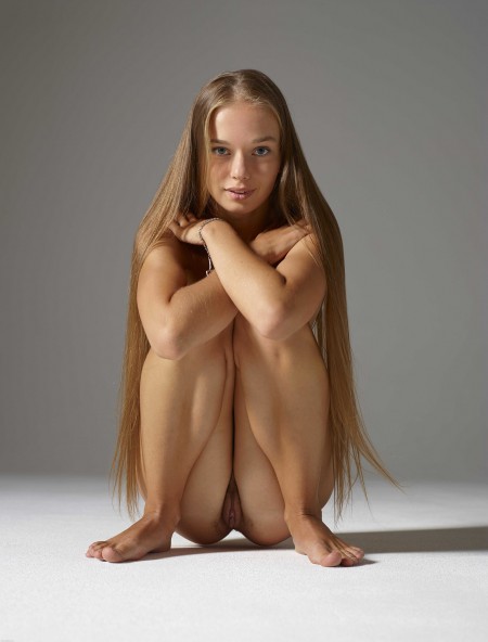 Изысканная секс-символ в студии