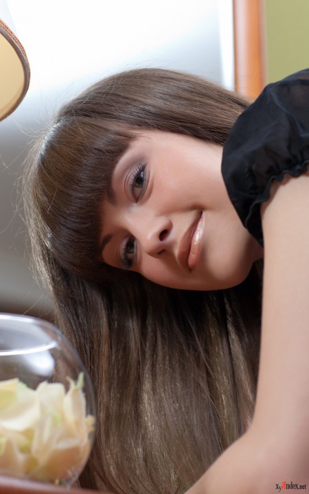 Радость и свежесть: фотосессия голой девушки