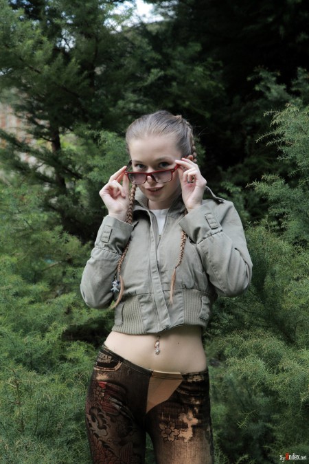 Летнее эротическое фото в лесу