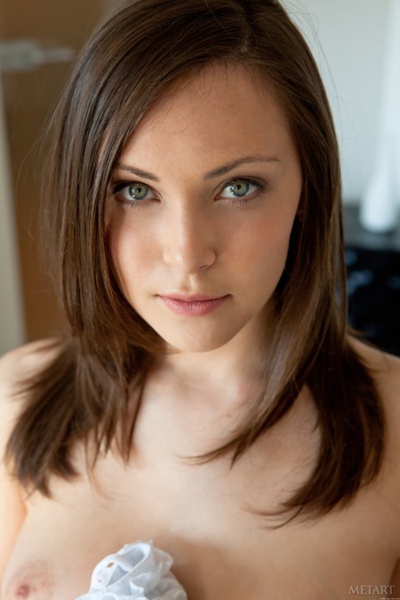 София Е в интимной обстановке