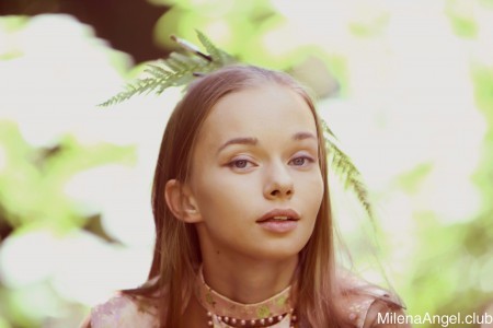 Летний восторг Милены в лесу