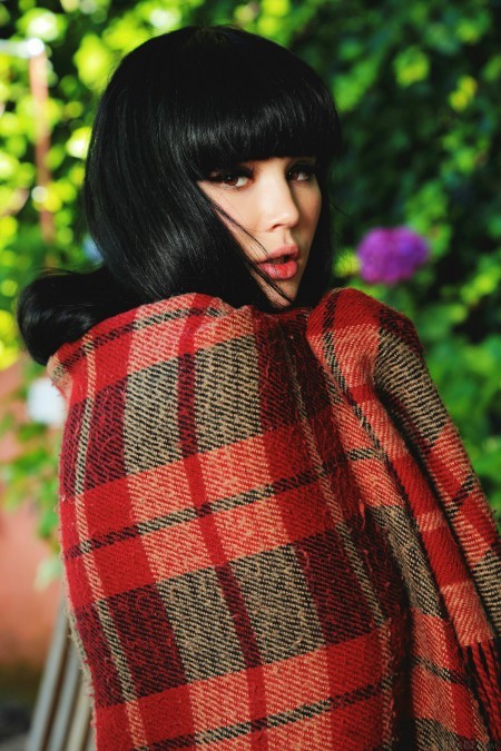 Летнее наслаждение: обнаженная Малена в природе