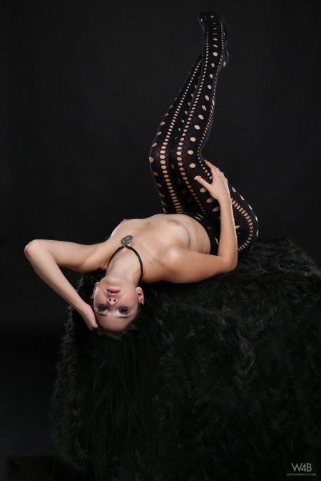 Эротическая фотосессия: чувственная модель Малена Фенди