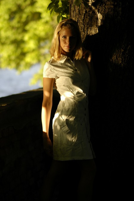 Блондинка Ивета: эротическая фотосессия на свежем воздухе