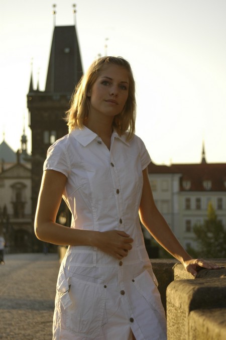 Блондинка Ивета: эротическая фотосессия на свежем воздухе