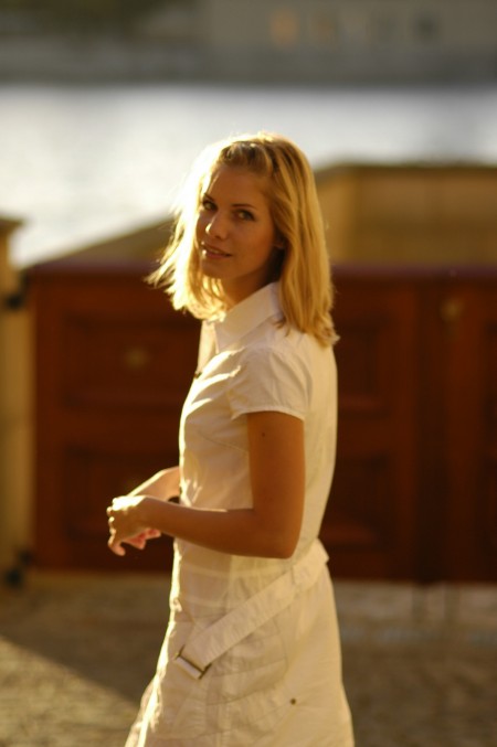 Блондинка Ивета: эротическая фотосессия на свежем воздухе