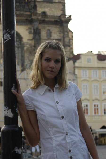 Блондинка Ивета: эротическая фотосессия на свежем воздухе