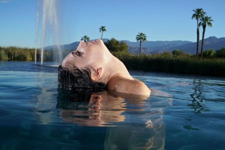 Летний день у бассейна