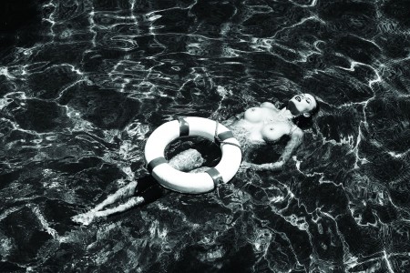 Эротическая фотосессия в летней природе