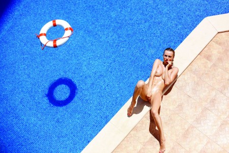 Эротическая фотосессия в летней природе