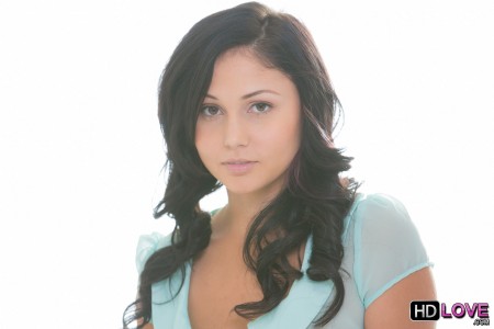 Привлекательная эротическая фотосессия с Арианой Мари