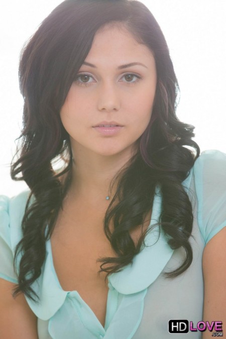 Привлекательная эротическая фотосессия с Арианой Мари