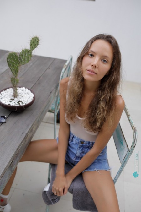 Летнее счастье: портрет Кати на природе