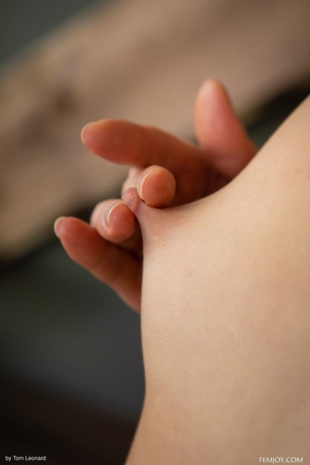 Позитивная Amber Pearl: домашняя эротика