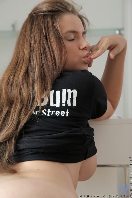 Марина Висконти: дерзкая эротическая фотосессия