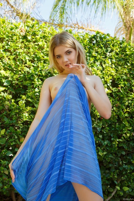 Летнее наслаждение: девушка Chanel Fenn