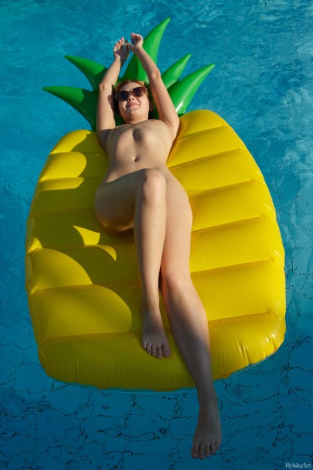 Веселые летние фотосеты с Шанель Фенн