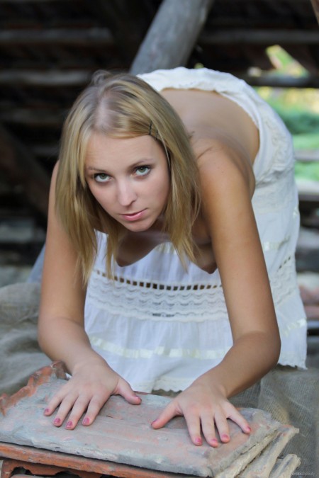 Летняя чувственность: Ilona D в природе