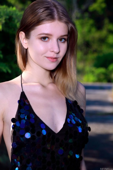 Летняя сексуальная фотосессия в лесу