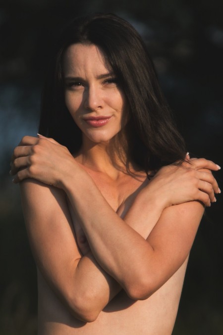 Радость летней природы: девушка Адель Морель