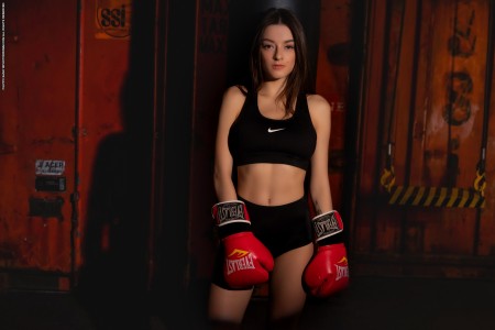 Сильная и элегантная модель Париж А