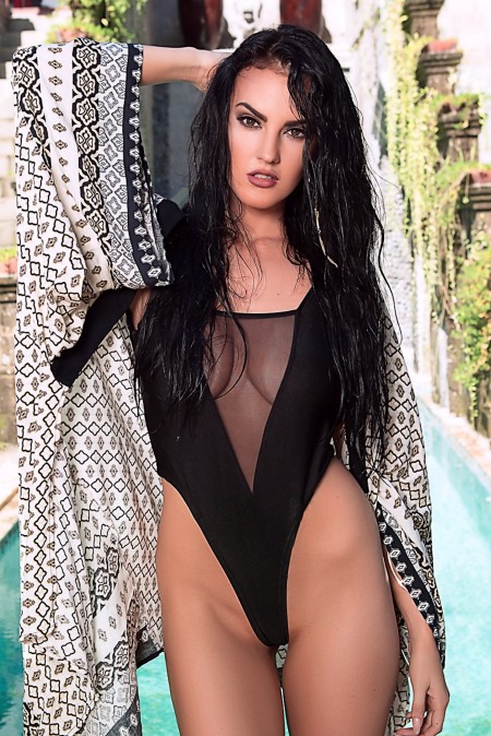 Летний эротический фотосет с Ashleigh Hannah