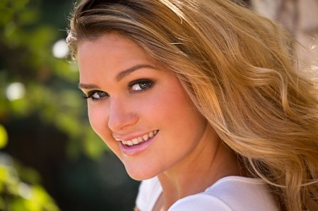 Летняя сенсуальность: девушка Эбби Кросс