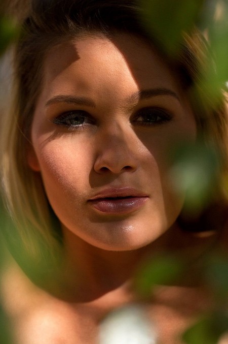 Летняя сенсуальность: девушка Эбби Кросс