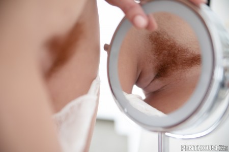 Искушение: фотосессия модели в белье