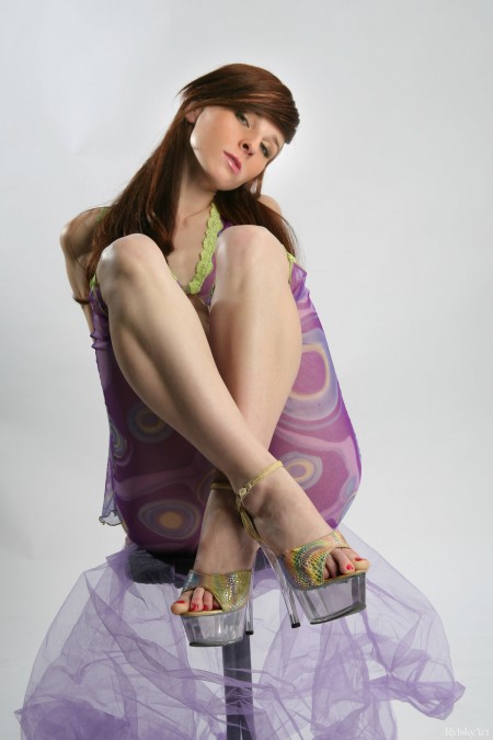 Нежная модель Zullu A в фотосессии