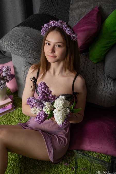 Счастливая блондинка Мэтти: эротическая фотосессия