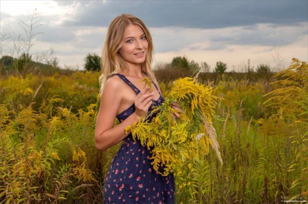 Эмили Грейс: красота природы в эротической фотосессии