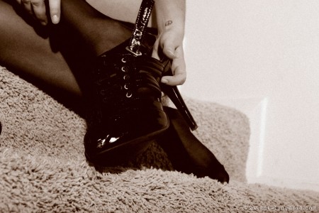 Шей Ларен: Страсть и Мода в Черно-Белом