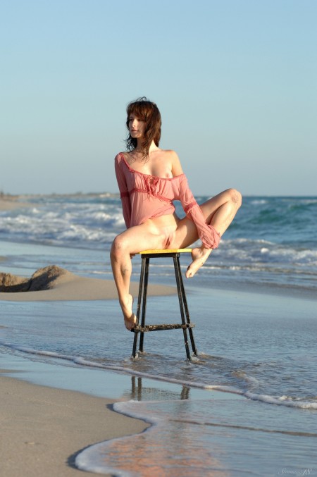 Летний эротический фотосет под открытым небом