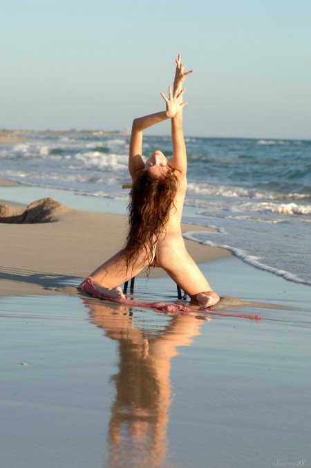 Летний эротический фотосет под открытым небом