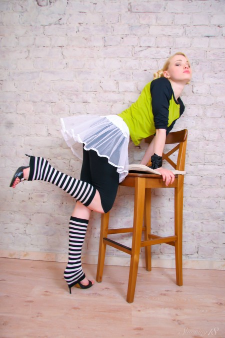 Образование и чувственность: красотка Оля